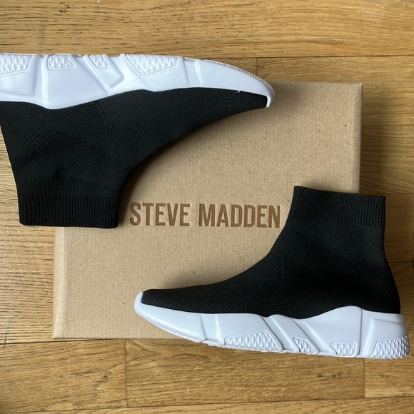 Steve Madden Taffey knit sneaker booties - Picture 2 of 12